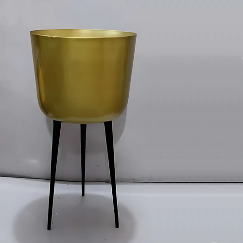 Metal Pot with Aluminum Legs