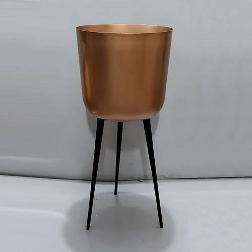 Metal Pot with Aluminum Legs