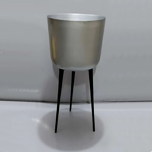 Metal Pot with Aluminum Legs