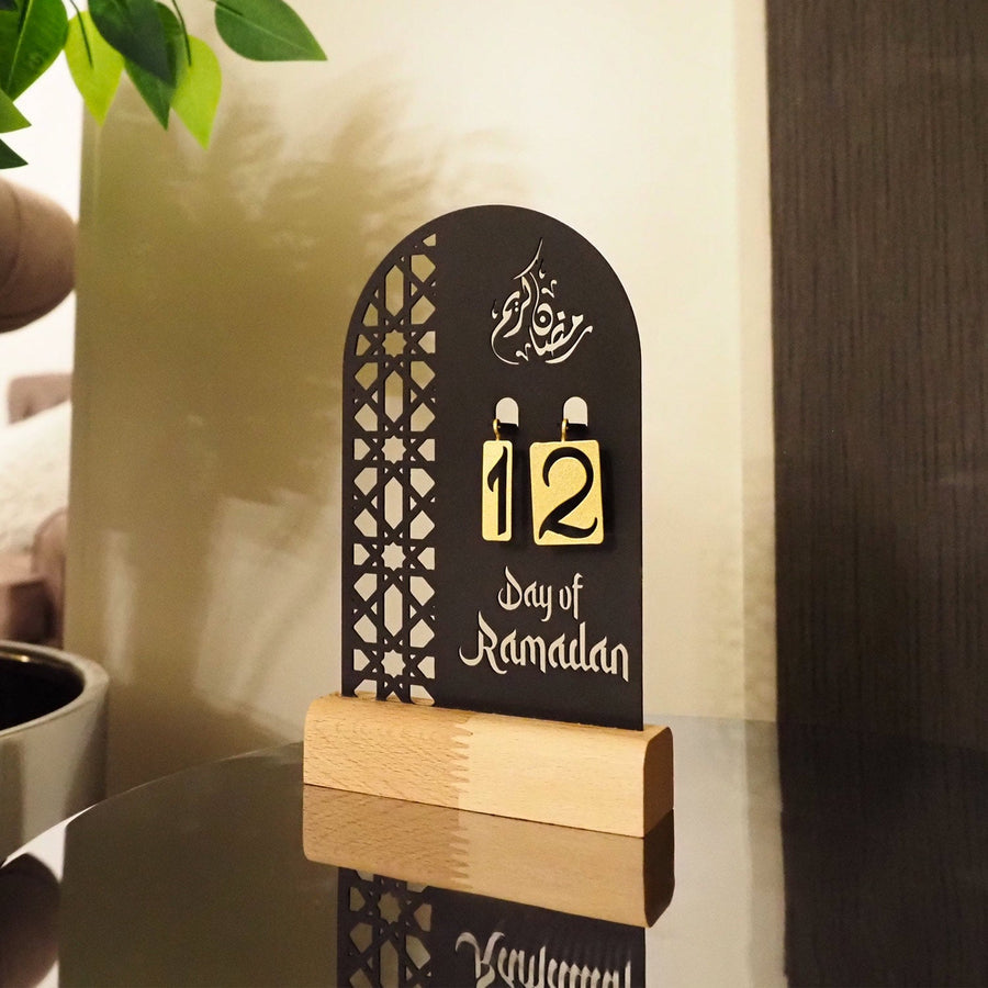 "Day of Ramadan" Metal Ramadan Calendar (Wooden Base)