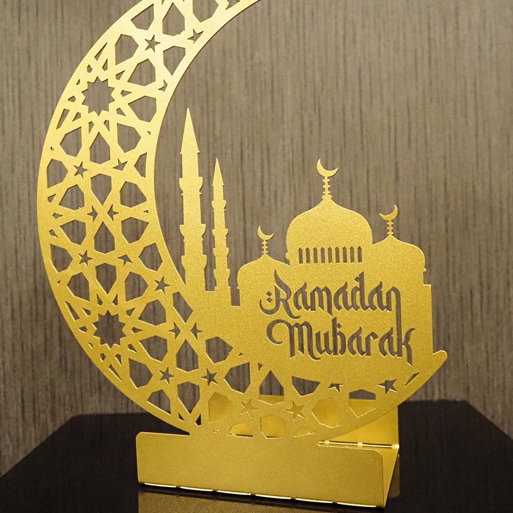 Metal Tabletop Decor with "Ramadan Mubarak" Inscription