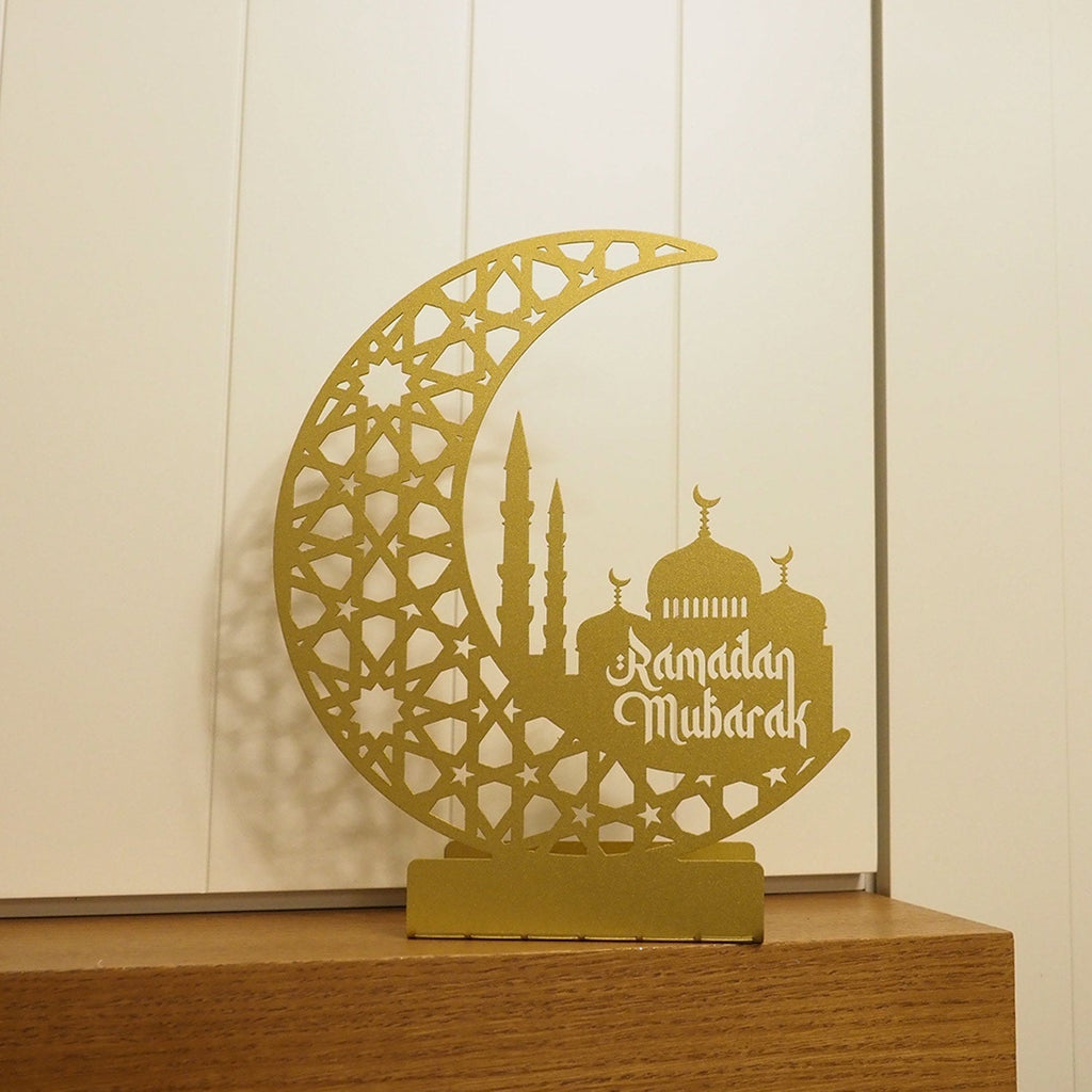 Metal Tabletop Decor with "Ramadan Mubarak" Inscription